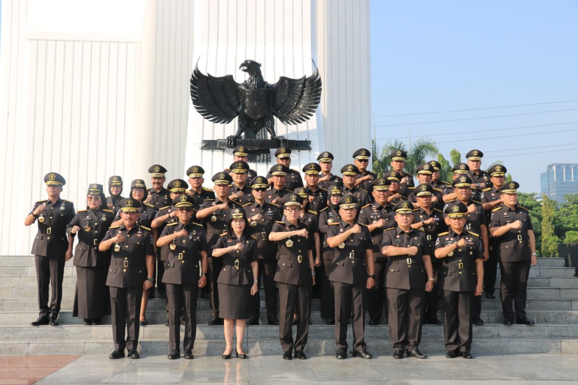 Yasonna Hadir Dalam Tabur Bunga di Taman Makam Pahlawan Kalibata dalam Rangkaian Hari Pengayoman Ke-79