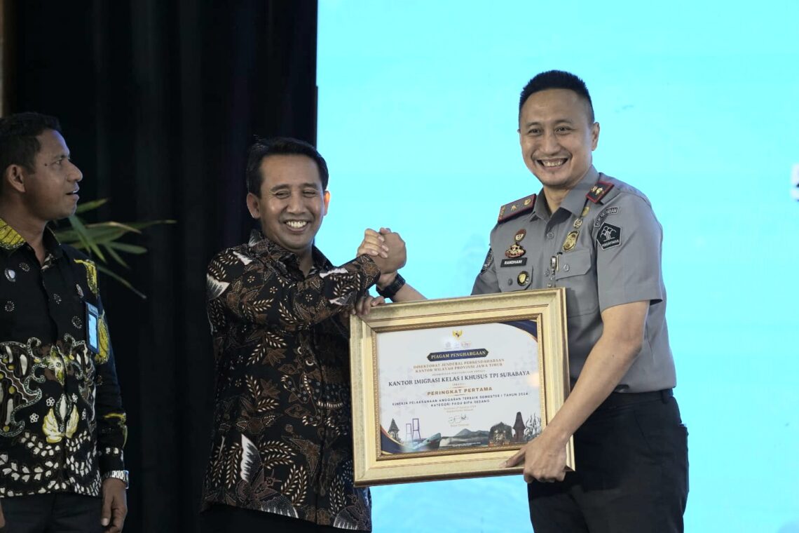 Imigrasi Surabaya Raih Penghargaan dari Dirjen Perbendaharaan Jatim