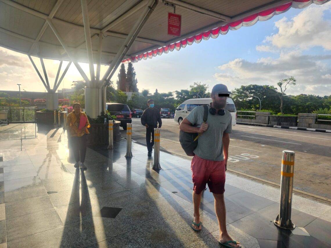 Kerap Menyelinap Masuk Kamar Hotel Tanpa Ijin, Rudenim Denpasar Deportasi WN Ukraina