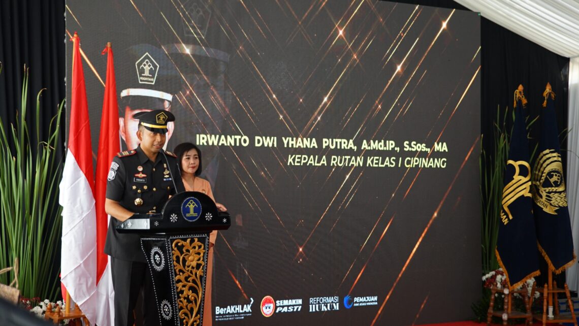 Moment Haru Warnai Pisah Sambut Kepala Rutan Cipinang