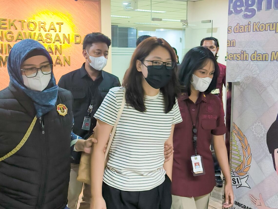 Ditjen Imigrasi Deportasi Buronan Interpol WN Filipina Terduga Pelaku Tindak Pidana