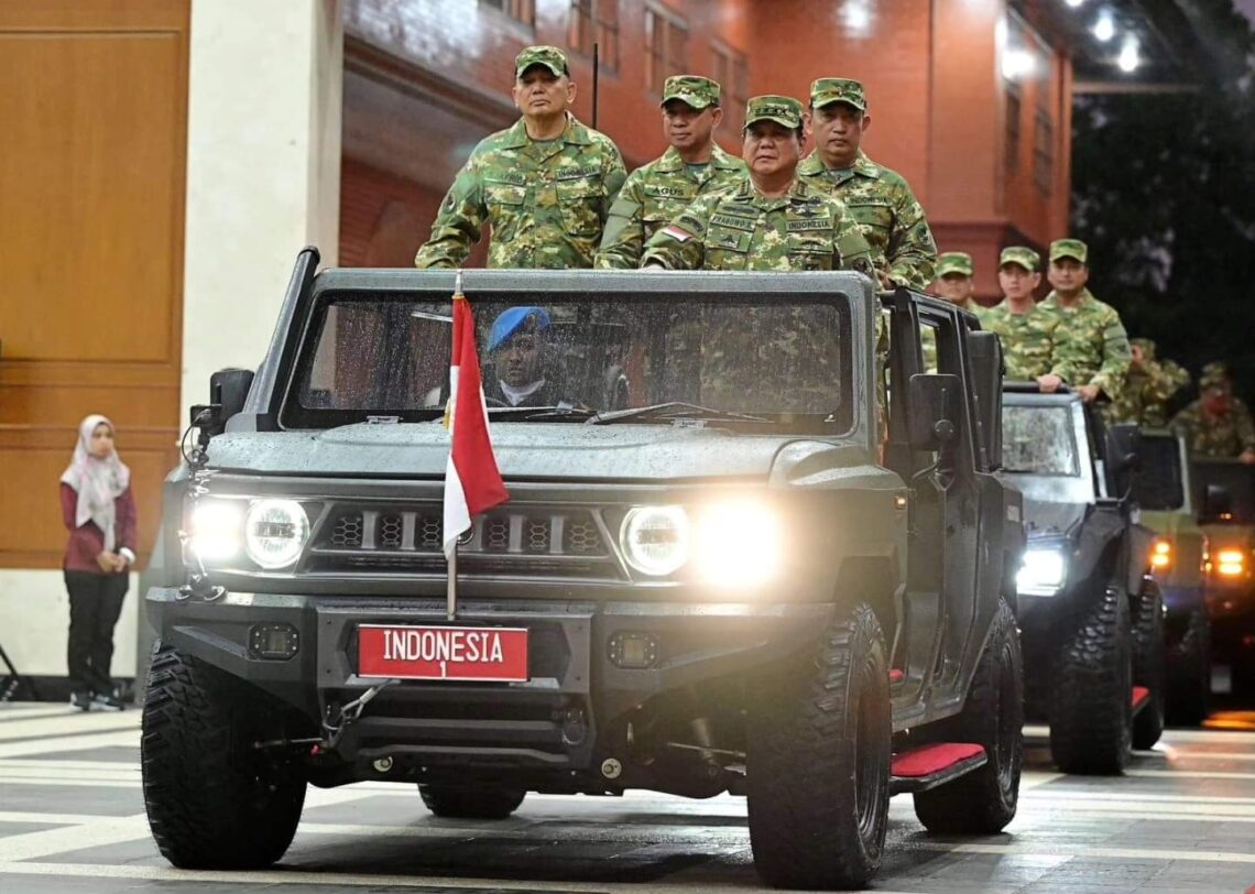 Pangkostrad Hadiri Upacara Parade Senja dan Penurunan Bendera di Akmil Magelang Bersama Presiden Prabowo Subianto