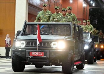 Pangkostrad Hadiri Upacara Parade Senja dan Penurunan Bendera di Akmil Magelang Bersama Presiden Prabowo Subianto