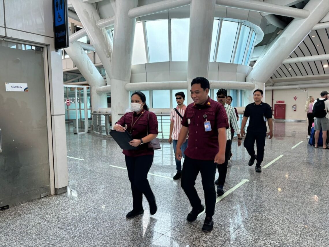 Rudenim Denpasar Mendeportasi 2 Koki Asal India