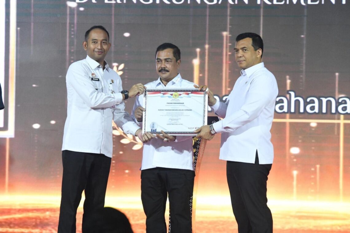 Refleksi Akhir Tahun 2024, Rutan Cipinang Terima Penghargaan dari Menteri Imipas