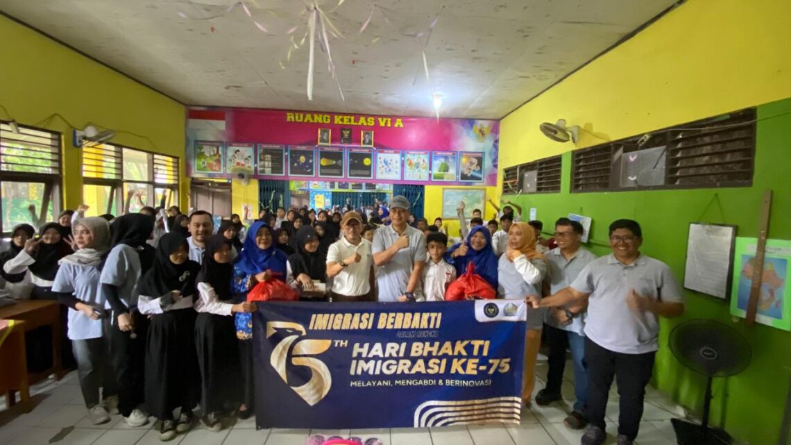 Imigrasi Serang Lakukan Kegiatan “Imigrasi Berbakti” Bersama Kakanwil di SDN 03 Ciputat Kaligandu Serang