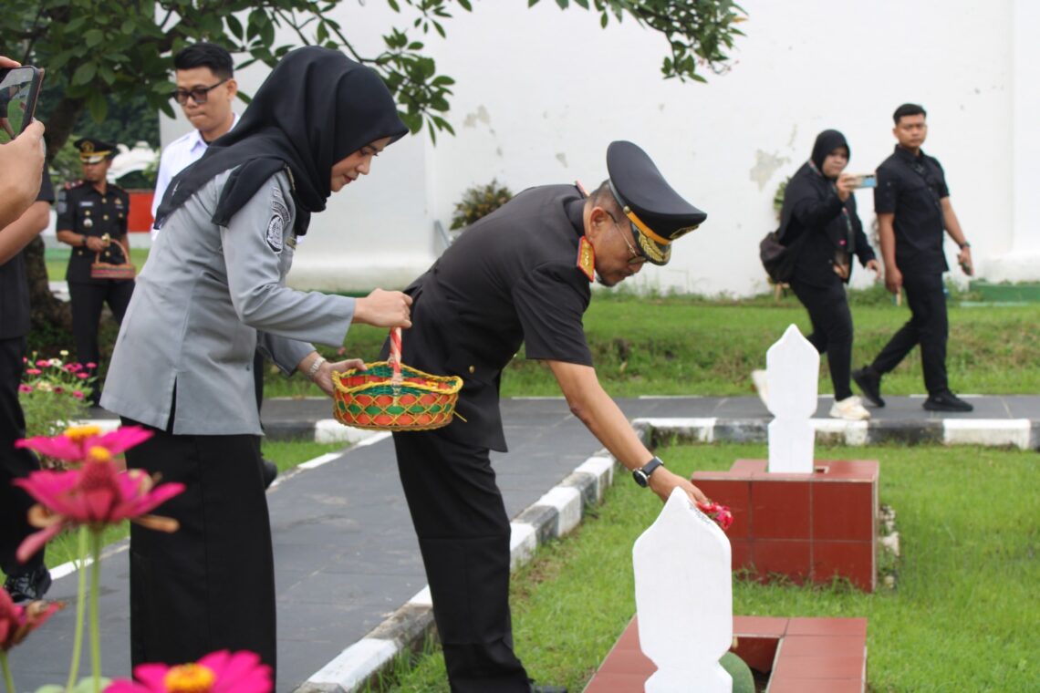Imigrasi Serang Lakukan Tabur Bunga Dalam Rangkaian Hari Bhakti Imigrasi Ke-75