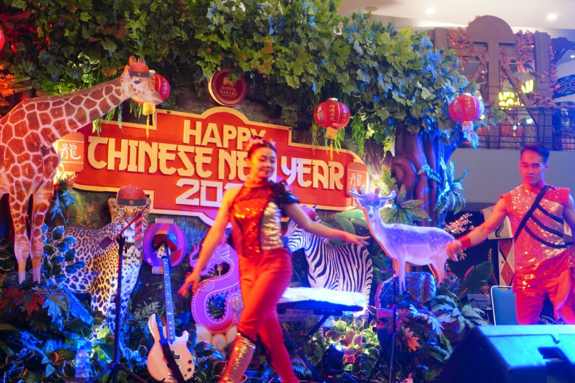 Rayakan Tahun Baru Cina Shio Ular Kayu tahun 2025 di Royal Safari Garden