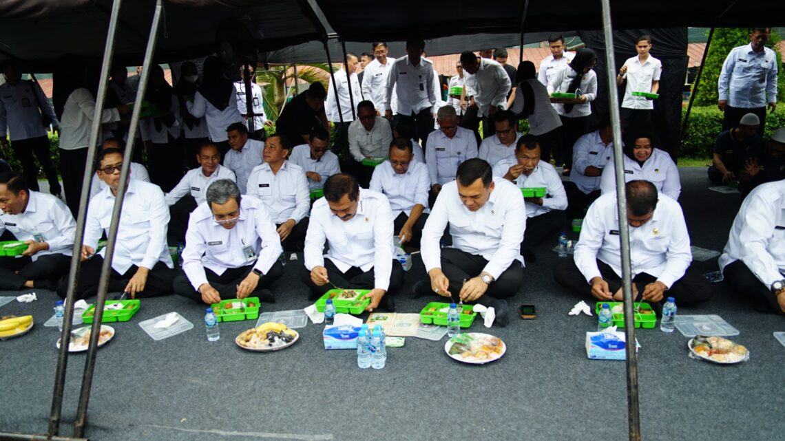 Kebersamaan Tidak Melihat Status Sosial, Menteri Imi Pas Makan Bersama Warga Binaan di Rutan Cipinang