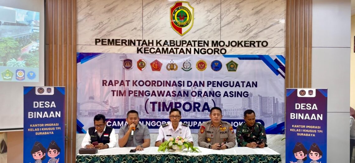 Imigrasi Surabaya Dorong Penguatan Timpora di Ngoro, Desa Diminta Aktif Awasi Orang Asing dan Cegah PMI Ilegal