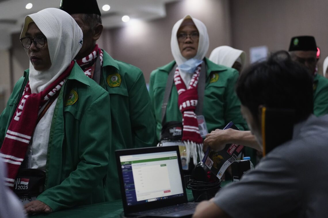 Imigrasi Surabaya Kawal Keberangkatan 36.814 Calon Jamaah Haji selama Mei 2025