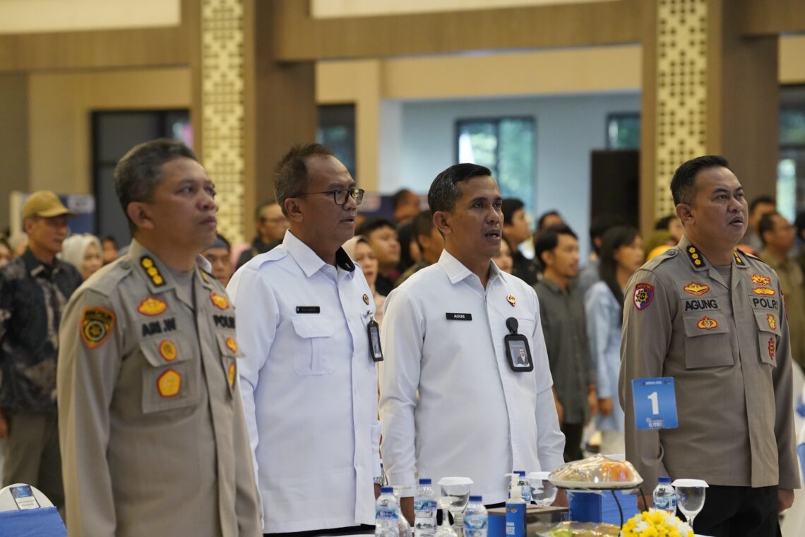 Semarak Pelayanan 1079 Paspor: Sinergi Imigrasi Surabaya dan Polda Jatim Rayakan HUT ke-79 Bhayangkara