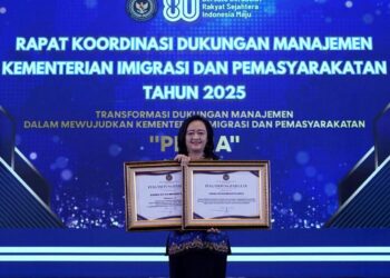 KAKANWIL DITJEN IMIGRASI BANTEN RAIH DUA PENGHARGAAN BERGENGSI DI RAKOR DUKMAN KEMENIMIPAS 2025