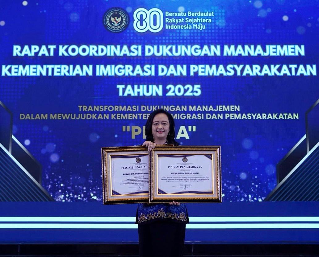 KAKANWIL DITJEN IMIGRASI BANTEN RAIH DUA PENGHARGAAN BERGENGSI DI RAKOR DUKMAN KEMENIMIPAS 2025