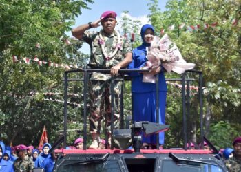 Komandan Brigif 2 Marinir Ikuti Upacara Tradisi Pelepasan Pejabat Lama Komandan Pasmar 2