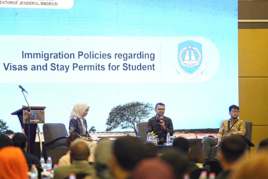 “Immigration Goes to Campus: Know Your Rules, Enjoy Your Stay” Bersama Imigrasi dan Mahasiswa Asing di Surabaya