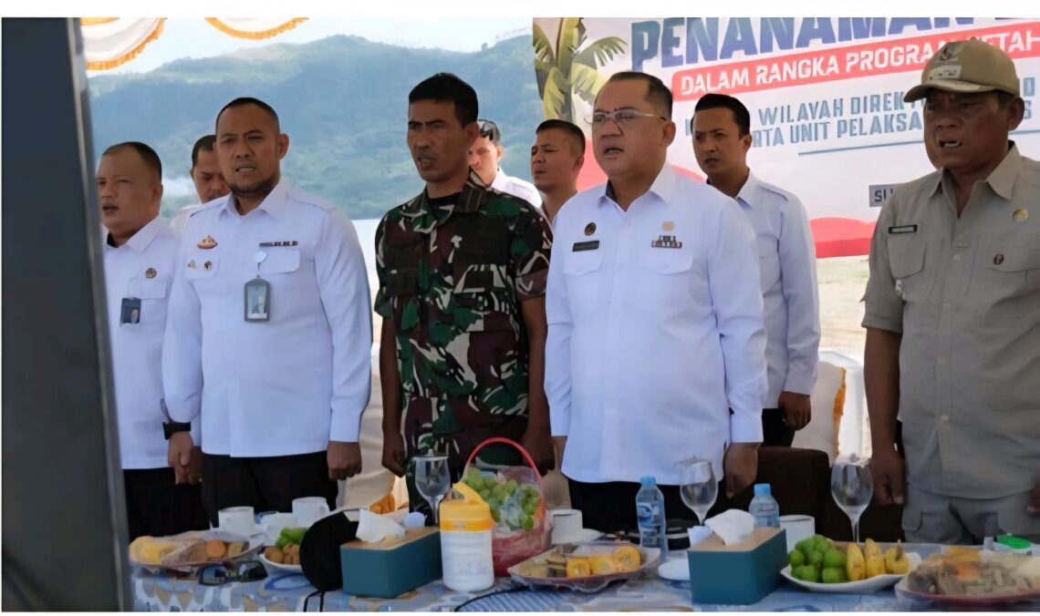 Imigrasi Sukabumi Turut Serta Tanam Pohon Kelapa Bersama Kanwil Ditjen Imigrasi Se-Jabar