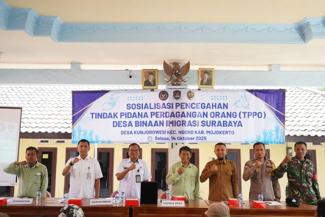 Imigrasi Surabaya Gencarkan Sosialisasi Pencegahan TPPO di Desa Binaan Kunjorowesi