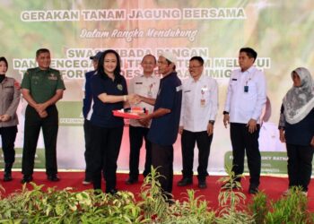 Kanwil Ditjen Imigrasi Banten Bersama Pemkot Serang Galakkan Tanam Raya Jagung
