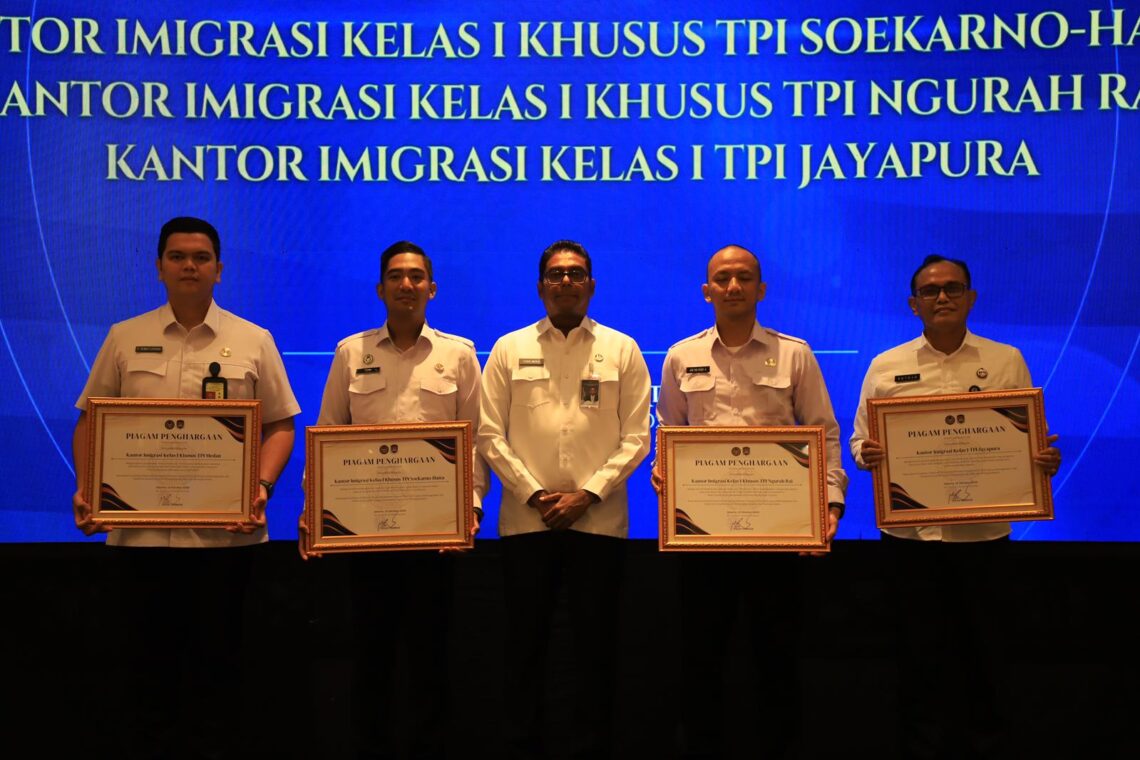 Imigrasi Ngurah Rai Menerima Penghargaan Pada Rapat Koordinasi Direktorat Tempat Pemeriksaan Imigrasi 2025