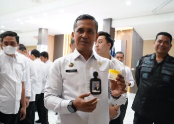 Imigrasi Surabaya Bersama BNNK Sidoarjo Cegah Penyalahgunaan Narkoba Dengan Test Urine Pegawai