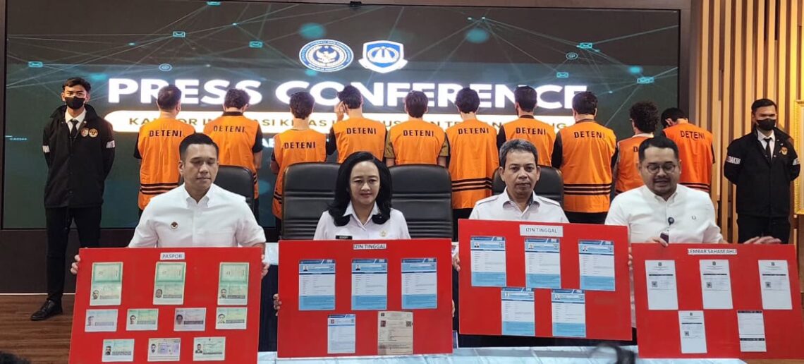 Imigrasi Tangerang Amankan 10 WNA Terduga Investor Bodong