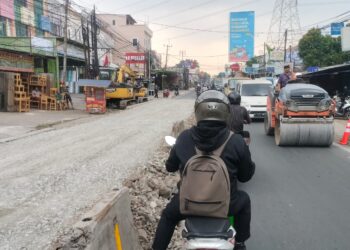 Proyek Peninggian Jalan di Ciledug Indah Tangerang Bikin Macet Horor